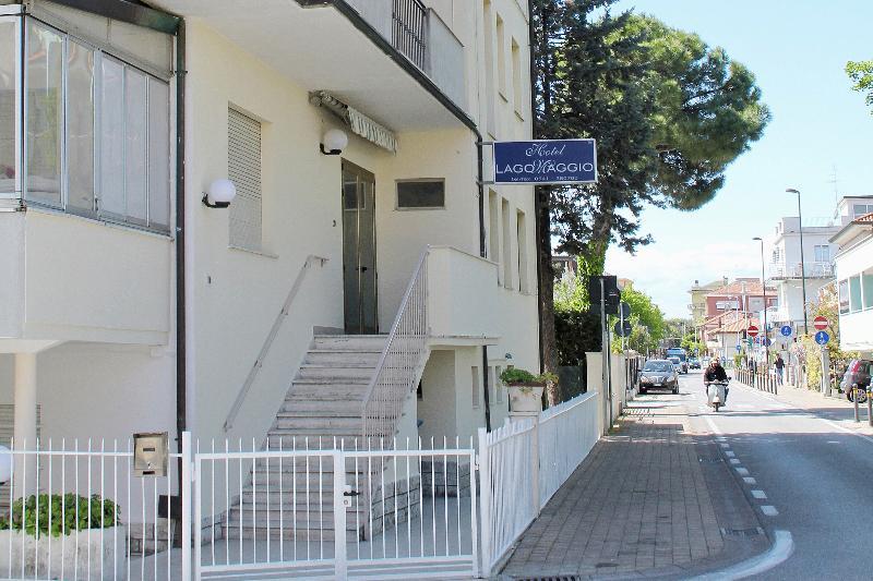Hotel Lagomaggio Римини Екстериор снимка