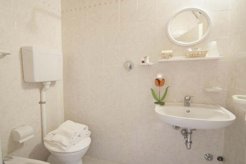 Hotel Lagomaggio Римини Екстериор снимка