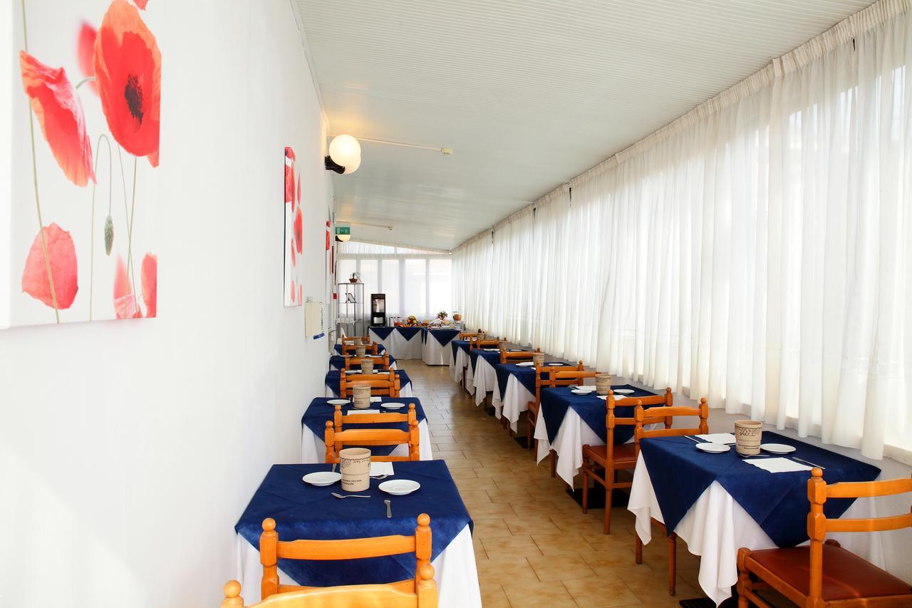 Hotel Lagomaggio Римини Екстериор снимка