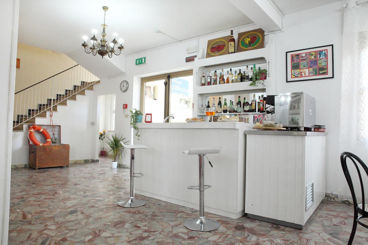 Hotel Lagomaggio Римини Екстериор снимка