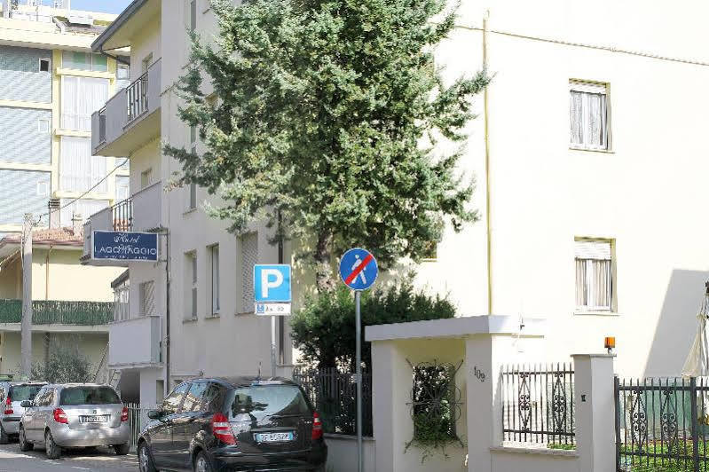 Hotel Lagomaggio Римини Екстериор снимка