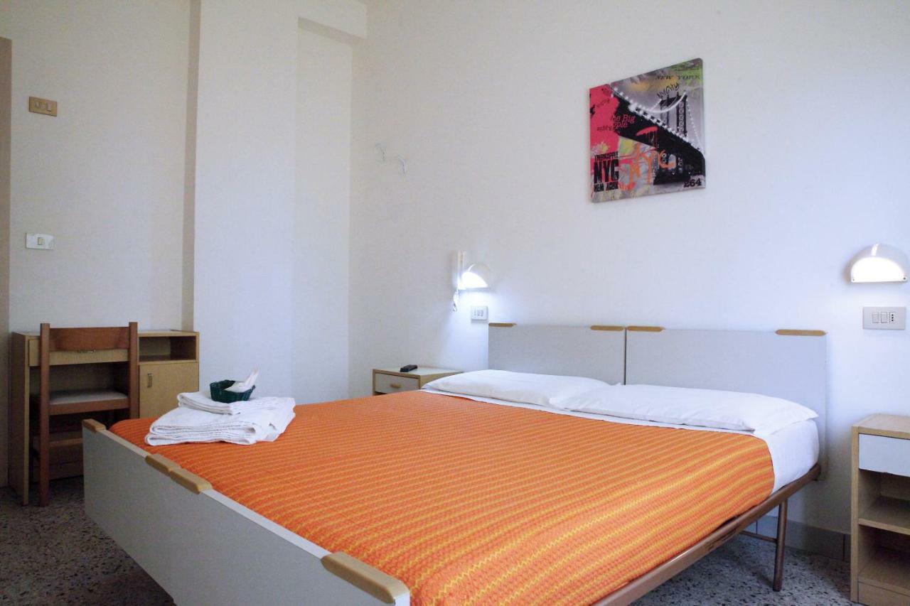 Hotel Lagomaggio Римини Екстериор снимка